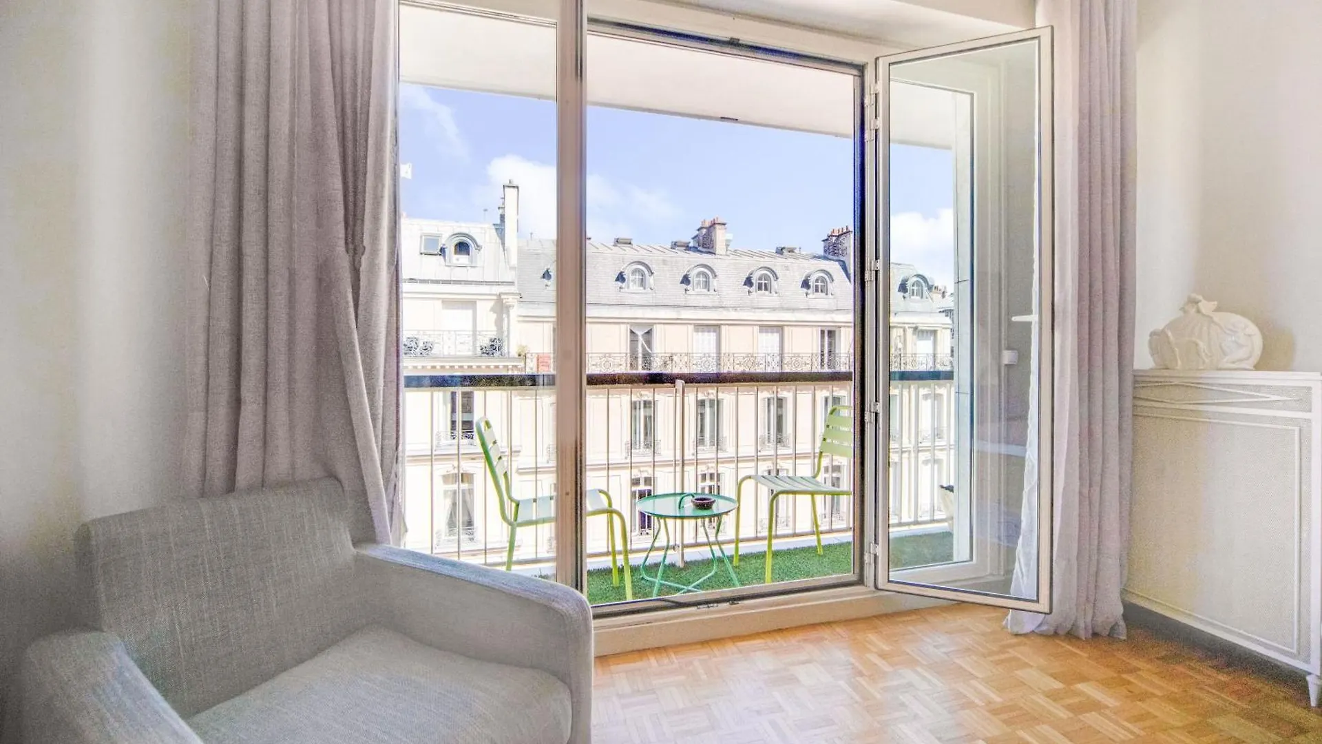 Triangle D Or Champs Elysees Paris Apartment